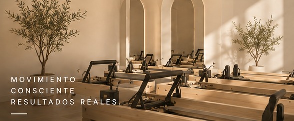 Sala de reformers con luz natural. Movimiento consciente, resultados reales.